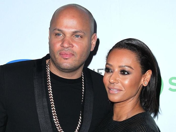 Mel B dan Stephen Belafonte LOS ANGELES, CA - FEBRUARY 08: Producer Stephen Belafonte (L) and recording artist Melanie Brown attend the Warner Music Group annual Grammy celebration at Chateau Marmont on February 8, 2015 in Los Angeles, California. (Photo by David Buchan/Getty Images)