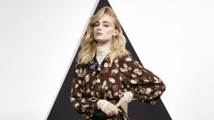 Foto: 10 Artis Hollywood Jadi Model Dadakan Katalog Louis Vuitton