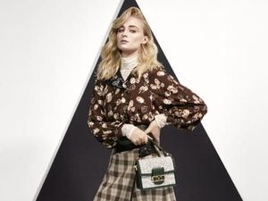 Foto: 10 Artis Hollywood Jadi Model Dadakan Katalog Louis Vuitton