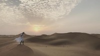Ini saat dia jalan-jalan di Al Khatim Desert, Dubai. (jujujuxiaowen/Instagram)