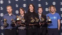 Namanya kembali meroket dengan berbagai penghargaan yang diraihnya bersama Foo Fighter. Scott Gries/ImageDirect