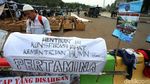 Aksi Kubur Diri Sopir Tangki Pertamina di Depan Istana