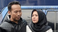 Denny dan Shanty membagi cerita pernikahannya selama 13 tahun ini. Pool/Noel/detikFoto.