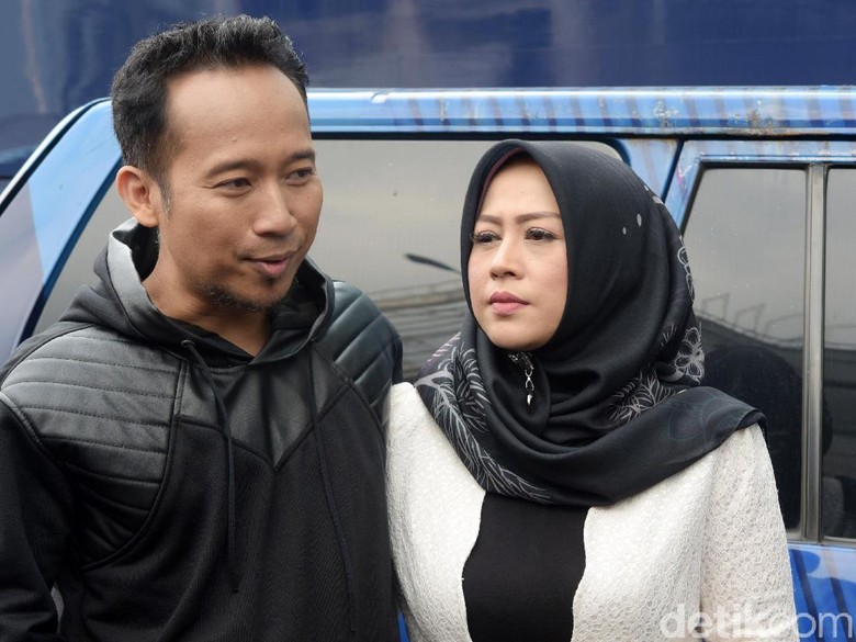 Dijamin Ngakak! Tonton Keluarga Receh Denny Cagur Dijamin Ngakak! Tonton Keluarga Receh Denny Cagur