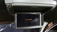 Toyota mengklaim, interior Avanza 2019 lebih nyaman dan terlihat lebih mewah. Ada monitor di bagian tengah tepat di bawah blower AC. 