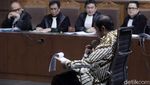 Idrus Marham Acungkan Telunjuk Usai Didakwa Terima Suap