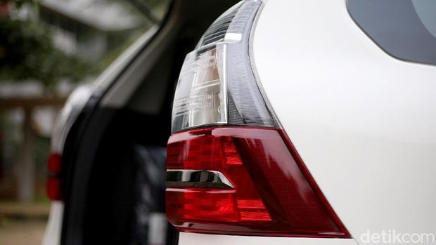 Bagian lampu belakang Avanza