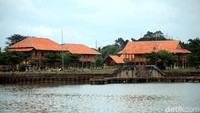 Kawasan pulau buatan yang berada di tengah Setu Babakan itu akan disulap menjadi destinasi wisata budaya Betawi.