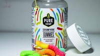 Penggemar permen jelly rasa asam pasti suka dengan Sour Worms milik Pure Hemp ini. Harganya hanya $35 (Rp 493 ribu). Tapi catat, kalau permen jelly ini mengandung ekstrak daun ganja, ya.Foto: Instagram