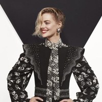 Begitu pula aktris pendatang baru dari Australia, Samara Weaving. (Foto: Dok. Louis Vuitton)