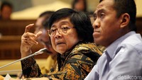 Menteri Lingkungan Hidup dan Kehutanan (LHK) Siti Nurbaya hadir dalam rapat kerja bersama Komisi IV DPR di Gedung Nusantara Kompleks Parlemen Senayan, Jakarta, Selasa (15/1/2019).