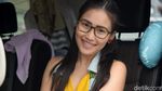 Ayu Ting Ting Bergaya Kuncir Dua dan Kacamata, Yay or Nay?