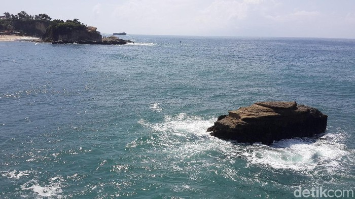 Pantai Klayar Pacitan, Pesona Eksotis dengan Mitos yang Melekat