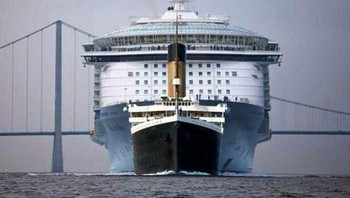 Perbandingan ukuran kapal Titanic yang ternyata jauh kalah besar dibandingkan kapal peisar modern di belakangnya. (Foto: Boredpanda)