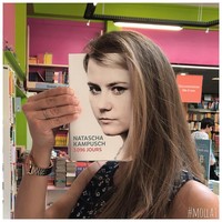 Instagram sebuah toko buku di Prancis bernama Mollat menarik perhatian netizen dan jadi viral. Akun tersebut menunjukkan bagaimana para penjaga toko buku yang sering dianggap sebagai pekerjaan membosankan saat sedang merasa bosan. Foto: Instagram @librairie_mollat