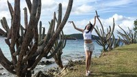 Dia juga suka traveling lho. Sering kali dia membagikan aktivitas travelingnya di Instagram pribadinya. (jujujuxiaowen/Instagram)