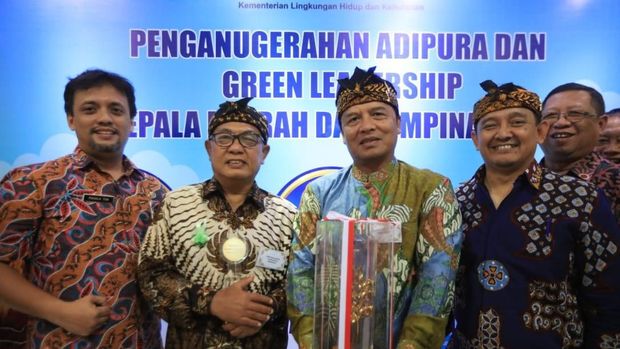 Pemkab Bandung Raih Penghargaan Adipura