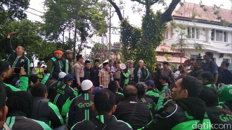 Grab di Malang Demo, Tuntut Sistem dan Bonus Berpihak ke Driver Grab di Malang Demo, Tuntut Sistem dan Bonus Berpihak ke Driver