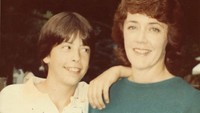 Dave Grohl besar bersama sang ibu yang merupakan staff pengajar. Dok. Ist