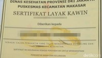 Sementara sertifikat layak kawin dari Puskesmas Kecamatan Makassar, Jakarta Timur tampilannya lebih sederhana dengan kertas warna kekuningan. Foto: dok. detikHealth  