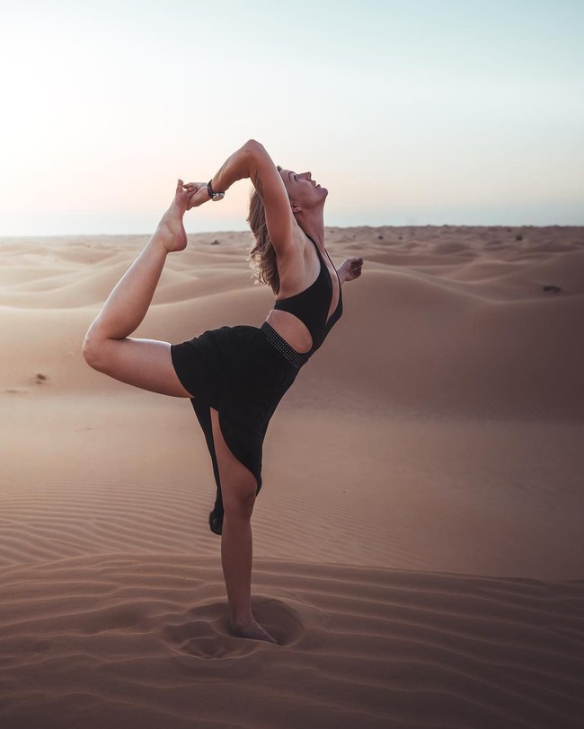 Maria juga berbagi hobi lainnya di luar pekerjaan sebagai pilot, yakni yoga. Tak heran Maria memiliki tubuh yang bagus dan membuat banyak pria terpikat. Foto: Instagram/Maria Pettersson