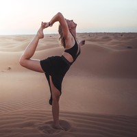 Maria juga berbagi hobi lainnya di luar pekerjaan sebagai pilot, yakni yoga. Tak heran Maria memiliki tubuh yang bagus dan membuat banyak pria terpikat. Foto: Instagram/Maria Pettersson