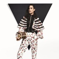 Aktris Jennifer Connelly ikut berpose di katalog ini. (Foto: Dok. Louis Vuitton)