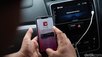 Veloz yang dicoba detikOto ini bahkan sudah bisa mirroring ke ponsel pintar. Maksudnya, tampilan dan aplikasi ponsel bisa dioperasikan di layar sentuh tersebut.