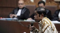 Jaksa KPK mendakwa Idrus meminta uang kepada pengusaha Johanes Budisutrisno Kotjo, yang salah satunya untuk kepentingan partai. Uang tersebut mengalir untuk kegiatan Musyawarah Nasional Luar Biasa (Munaslub) Partai Golkar.