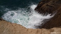 Pantai Klayar telah memiliki fasilitas yang cukup lengkap. Di sana tersedia toilet dan kamar mandi yang bersih.  (Purwo S/detikTravel)