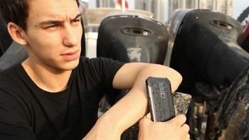 Dibekali pula dengan detektor UV untuk mengukur derajatnya dan memperingatkan pengguna jikalau terlalu tinggi. Foto: Ulefone