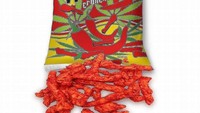 Ini kembaran flaming hot Cheetos. Yang satu ini namanya Flaming Hot Weetos, camilan ringan campur ekstrak daun ganja ini dijual seharga $28 (Rp 395 ribu) di akun earthshine.organics. Foto: Instagram