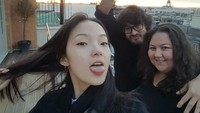 Gaya gokilnya di Paris, Perancis. (jujujuxiaowen/Instagram)