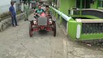 Mobil Antik dari Bahan Bekas