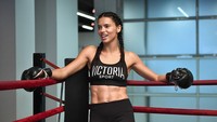 Boxing membantu Adriana untuk melatih kekuatan sekaligus koordinasi otot-otot tubuh. (Foto: Dimitrios Kambouris/Getty Images)