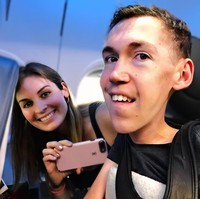 Kenapa dia mau sama kamu? Pertanyaan serius, apakah kamu sangat kaya? tanya netizen bernama @krogansoul. Wanita tak mau bersama pria kecuali dia kaya, terkenal, tampan atau seperti model. Dalam kasusnya, dia (Hannah) pasti bersamanya demi menjadi perhatian, lanjut lainnya. Foto: Instagram @shaneburcaw