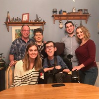 Aku baru mendengar ceritamu, dan aku harus bilang kalian sangat bahagia bersama dan memberi inspirasi, ujar seorang netizen. Kalian berdua saling melengkapi dengan sempurna, imbuh yang lain. Foto: Instagram @shaneburcaw