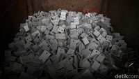 Beberapa komponen yang dibutuhkan untuk pemasangan instalasi listrik di dalam gerbong.