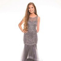 Dilahirkan memiliki satu tangan, Celina tak pernah menyerah untuk meraih mimpi-mimpinya dan menjadi inspirasi bagi orang lain. Saat perhelatan Miss Supranational 2018, Celina berhasil masuk top 25. Foto: Instagram @celinariel