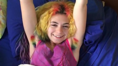 Pamer Bulu Ketiak Unicorn Jadi Tren, Yay or Nay?