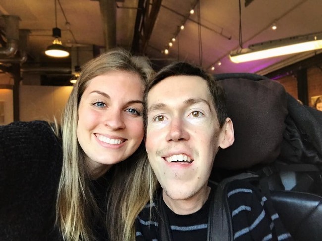 Sejak berhubungan, keduanya mengungkapkan ada banyak bully-an ditujukan pada mereka. Banyak yang tak terima dengan hubungan Shane dan Hannah, bahkan dari orang yang tidak mereka kenal sekalipun. Foto: Instagram @shaneburcaw