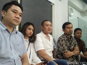 Bercucuran Air Mata, Vanessa Angel Mengaku Tak Didukung Keluarga