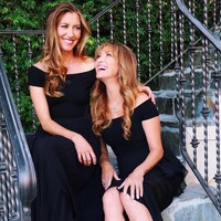 Berfoto dengan anaknya, Jane dan sang putri terlihat seperti kakak-adik. Foto: Instagram @janeseymour