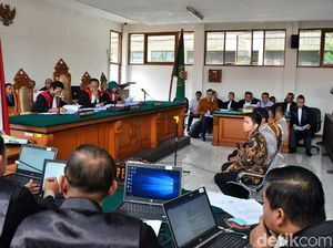 Sopir Neneng Akui Jadi Perantara Suap: Ibu Pesan Jangan Banyak Omong