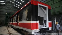 Usai dilakukan pengecatan, berikutnya adalah proses pemasangan instalasi listrik.