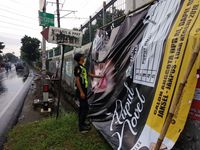 Gara-gara Baliho Caleg Hampir Roboh, Perjalanan KRL Sempat Terganggu