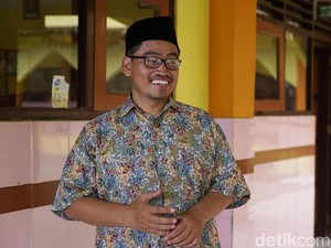 Dua Guru Ngaji Tegaskan Keluarga Jokowi Bukan PKI