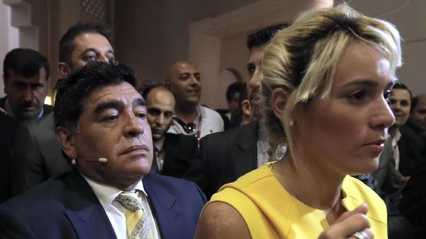 Diego Maradona kini berhubungan dengan Veronica Ojeda.