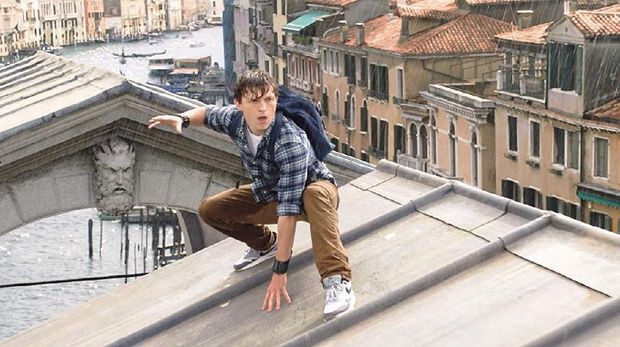 Tom Holland daat memerankan tokoh Spider-Man