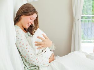 4 Golden Hour Setelah Melahirkan, Jangan Sampai Bunda Lewatkan